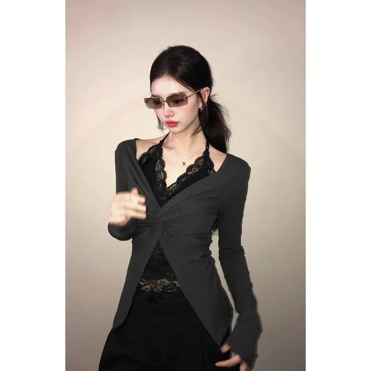 MARIE.COCO纯欲风辣妹蕾丝挂脖吊带背心灰色扭结v领上衣高腰长裤