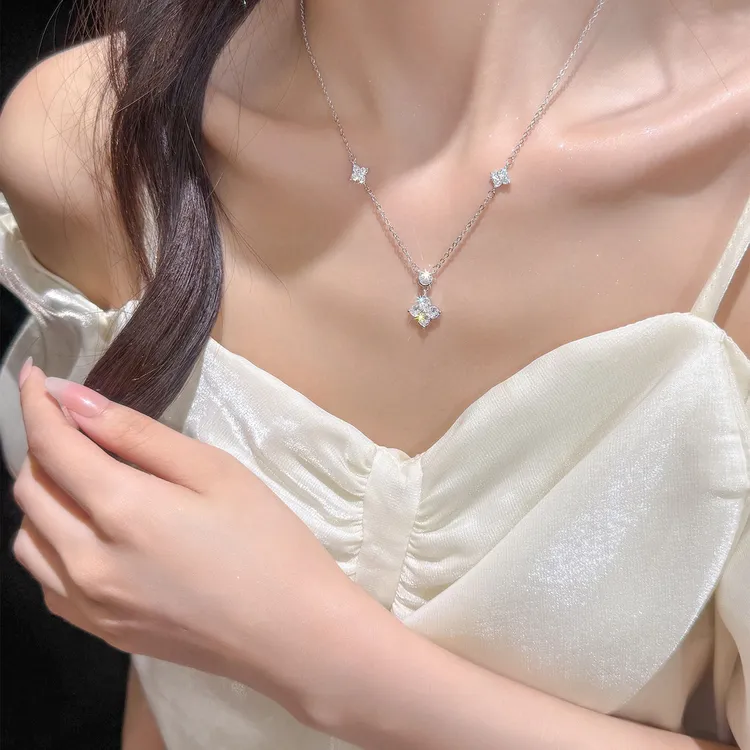 四叶草项链9999银2025新款轻奢小众设计高级感锁骨链设计感饰品