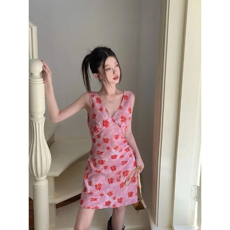 法式度假风V领碎花无袖背心连衣裙夏季新款修身显瘦别致百搭短裙