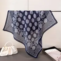 春秋新款人字纹棉麻感小方巾丝巾仿丝绒头巾披肩防晒围脖女士围巾