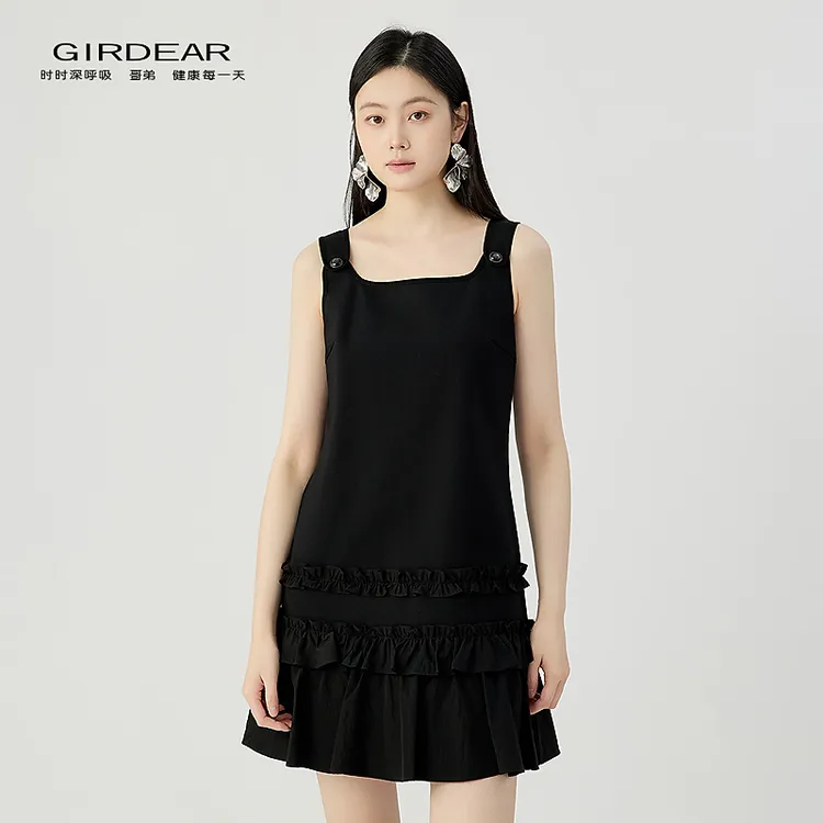 哥弟  品质女装时尚新款百搭舒适童趣减龄荷叶边无袖洋装150051