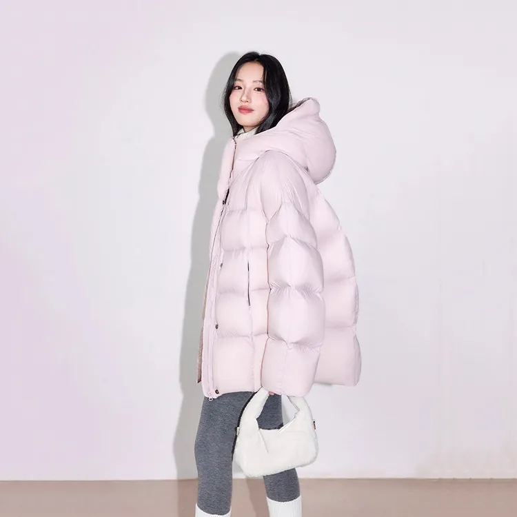90白鹅绒加厚保暖外套宽松中长款连帽羽绒服女粉雾花园冬季新款
