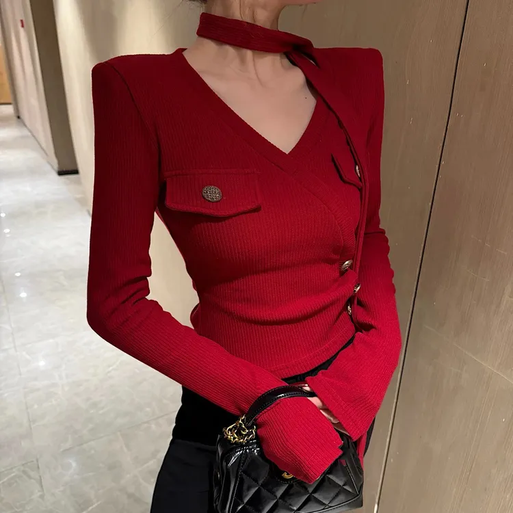 新年战袍红色打底衫女2025冬季新款小香风显瘦飘带设计感V领上衣