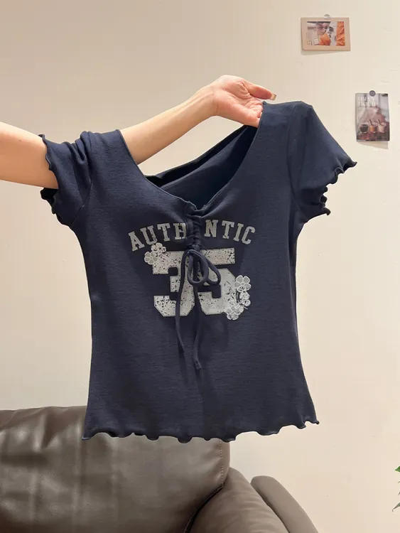 2025年夏季新款气质字母印花木耳边设计感短袖T恤女绑带修身上衣