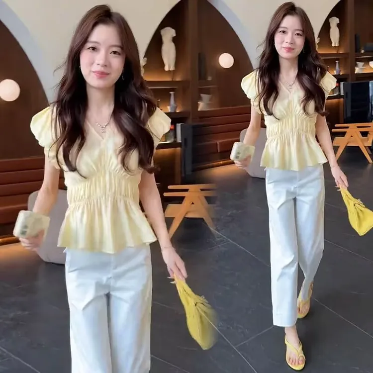 2025夏季时尚套装百搭减龄褶皱V领上衣高腰直筒休闲九分裤两件套