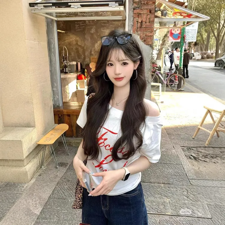 美式复古辣妹斜肩白色短袖显瘦T恤女夏季新款修身短款露肩小上衣