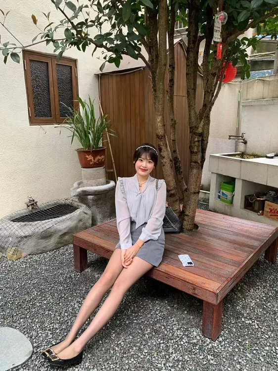 SS90姐姐v领压褶长袖雪纺衬衫女宽松上衣半裙韩系温柔穿搭两件套
