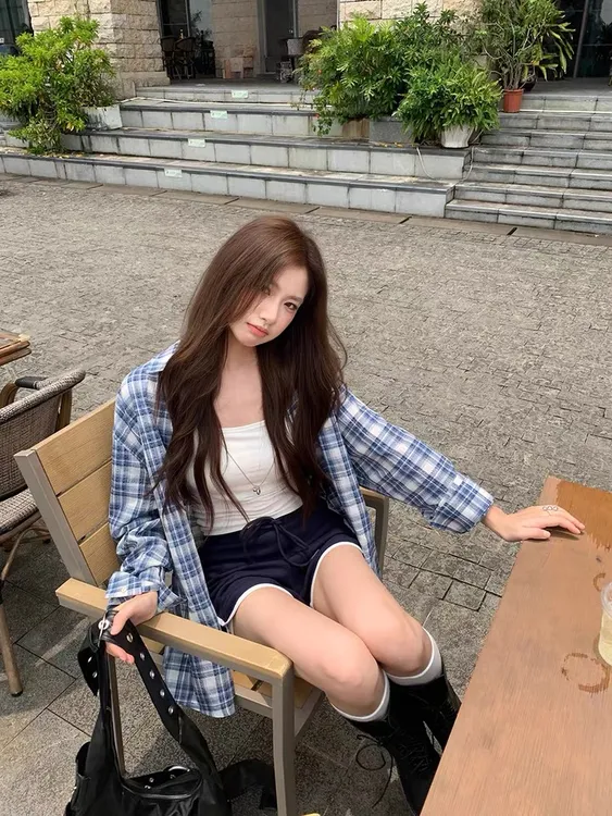 早秋时尚新款韩系慵懒风通勤百搭内搭设计感衬衫休闲短裤小众女装