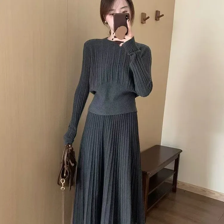 复古温柔风坑条长袖圆领针织衫冬季新款高腰显瘦百褶半身裙两件套
