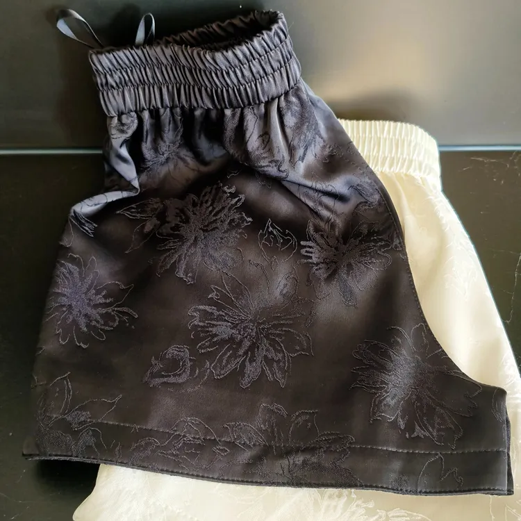 2025新款短裤女爆款外穿夏天显瘦宽松百搭复古高腰中国风缎面冰丝