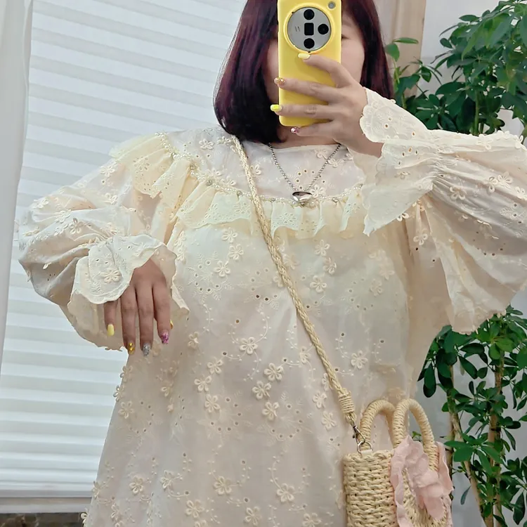 韩系大码韩系女甜美刺绣镂空长袖衬衫棉麻宽松显瘦舒适衬衫