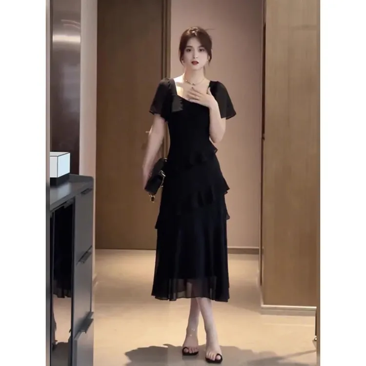 大码显瘦连衣裙女夏季法式复古洋气超仙女神范波纹氛围感小黑裙