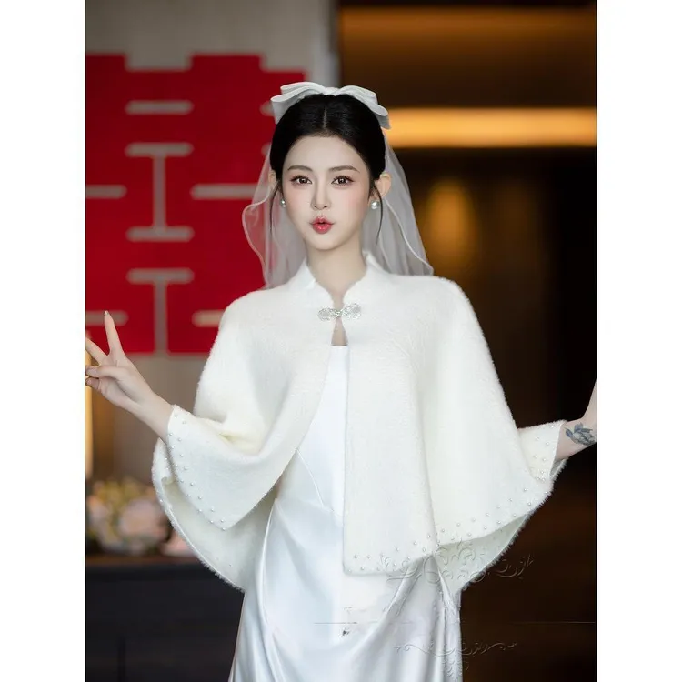 国风名媛白色毛绒斗篷旗袍外搭保暖披肩复古优雅结婚订婚宴会穿搭