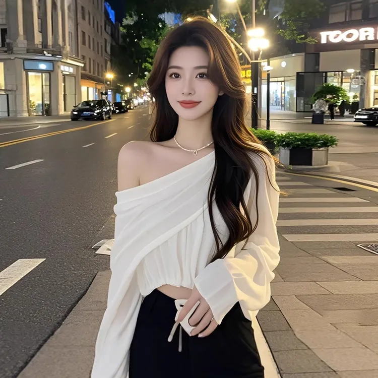 春秋新款设计感小众斜领上衣女法式辣妹风短款别致外穿长袖打底衫