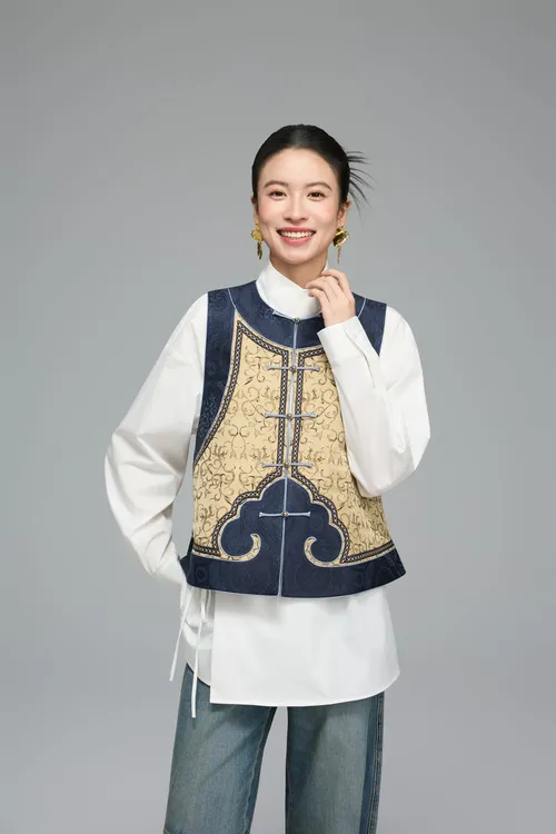 初见十三娘『夔(kui）龙黄』国风宋锦马甲中式百搭简约早秋穿搭日常