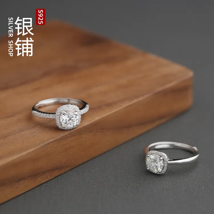 925银莫桑石戒指 1克拉方糖银戒指活口公主包莫桑超市品牌同款