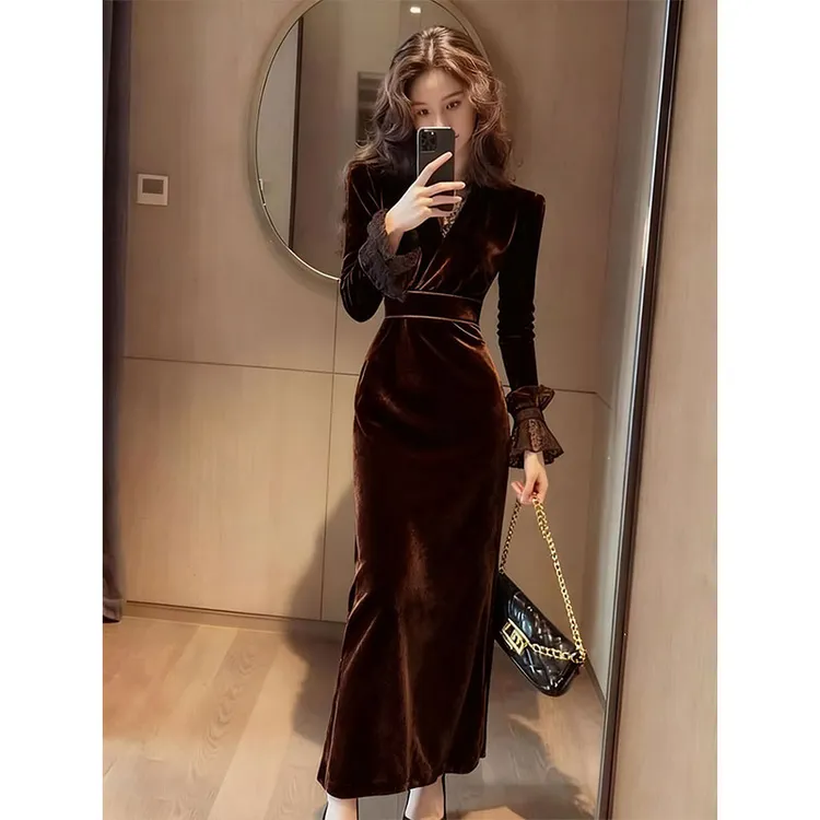 秋冬季气质高端精致高级感超好看上流社会小香风棕色丝绒连衣裙女