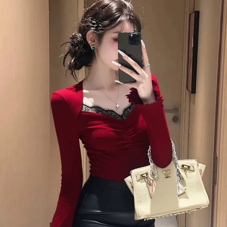 v领蕾丝拼接修身型喇叭长袖秋冬漏锁骨女士百搭打底衫上衣设计感