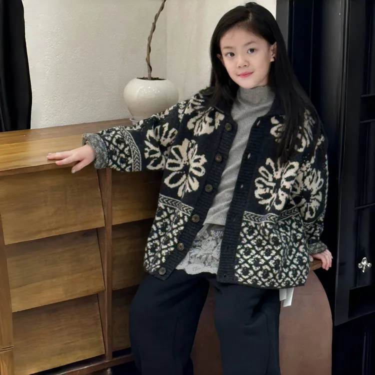 女童毛衣春秋季儿童洋气翻领针织开衫女孩秋装复古提花毛线衣外套