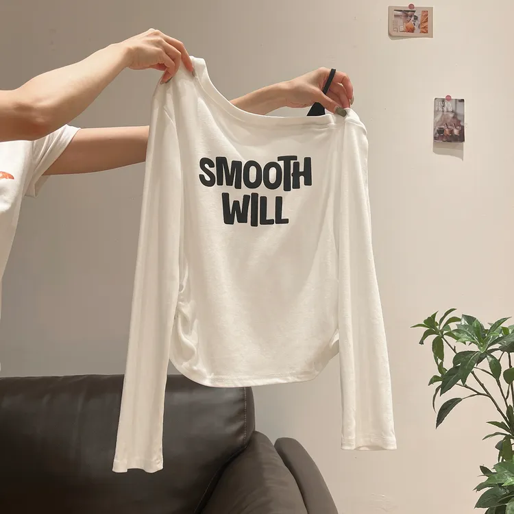 斜肩字母印花撞色拼接长袖T恤女2025早秋新款褶皱设计感露肩上衣