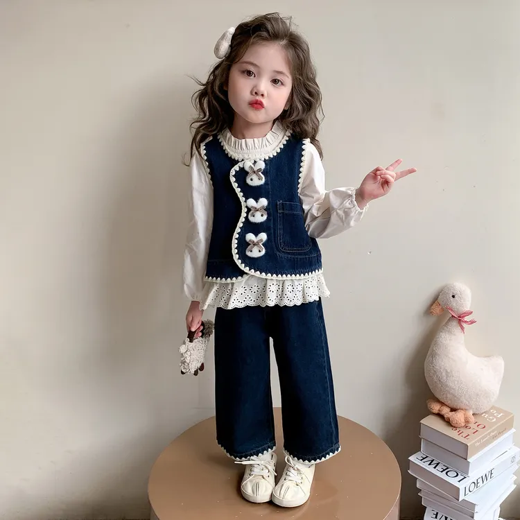 女童秋装牛仔套装洋气儿童春秋季小女孩卡通马甲休闲三件套女宝宝