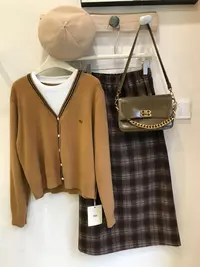Manmi   撞色假两件拼接开衫设计款针织上衣  8302（C3）