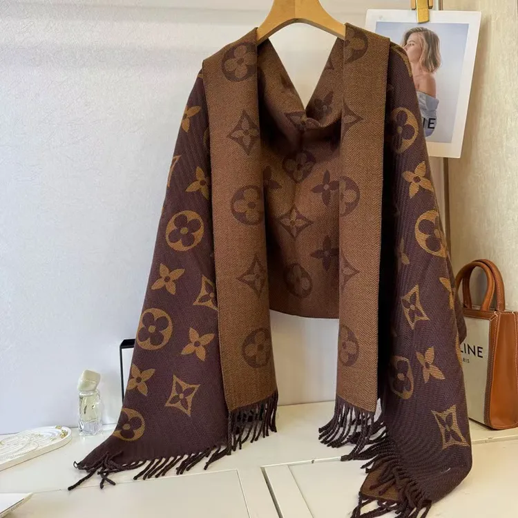 高级感大牌老花女士冬季保暖时尚网红围巾秋冬披肩+羊绒+【礼盒装】