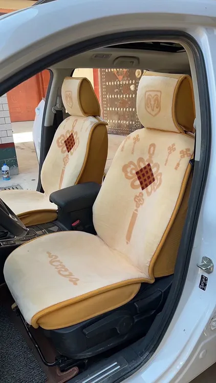 仿羊绒汽车座垫中国结五座通用款
