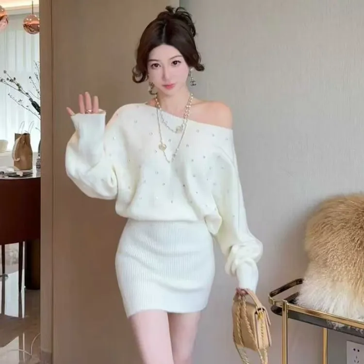 小香风烫钻针织连衣裙女秋冬纯欲性感一字肩包臀裙蝙蝠袖毛衣裙子
