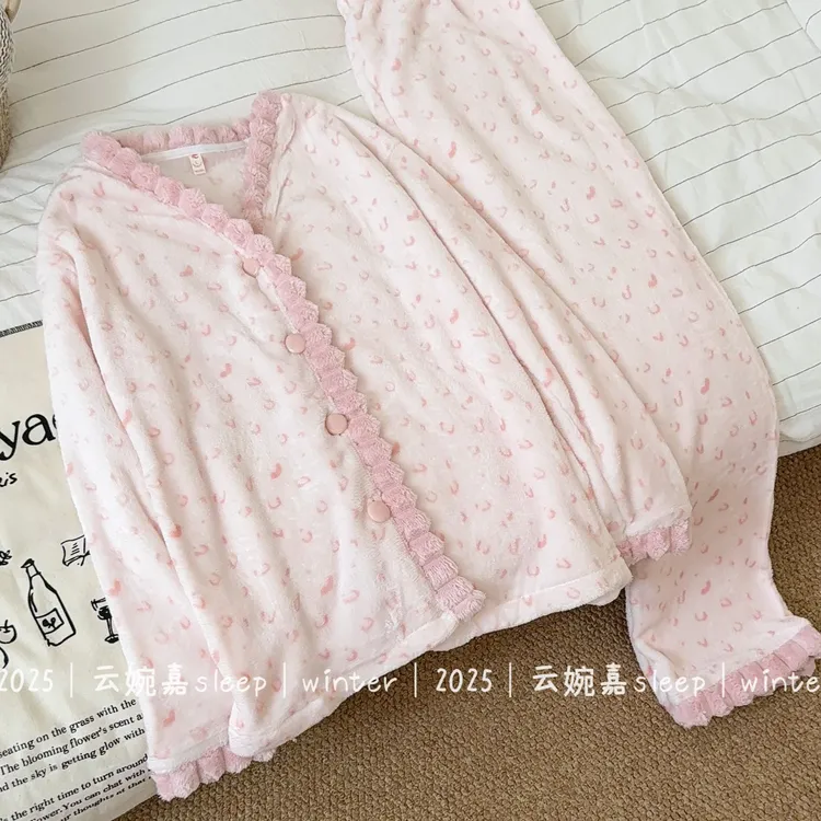 『甜心豹纹』秋冬睡衣女法兰绒加绒拉条保暖冬季牛奶绒家居服套装