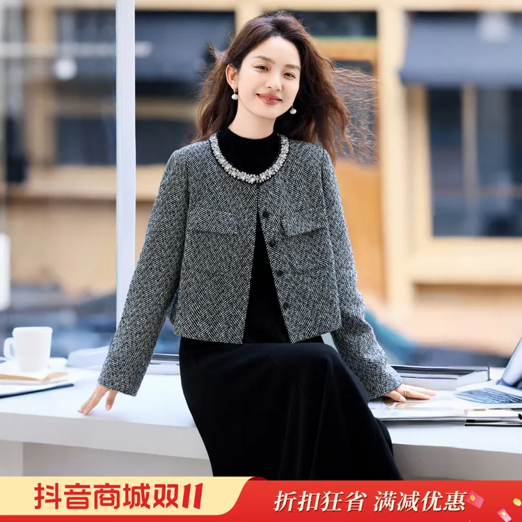 丝柏舍2025绵羊毛秋新女气质圆领单排扣短款小香风外套S53Y3187A