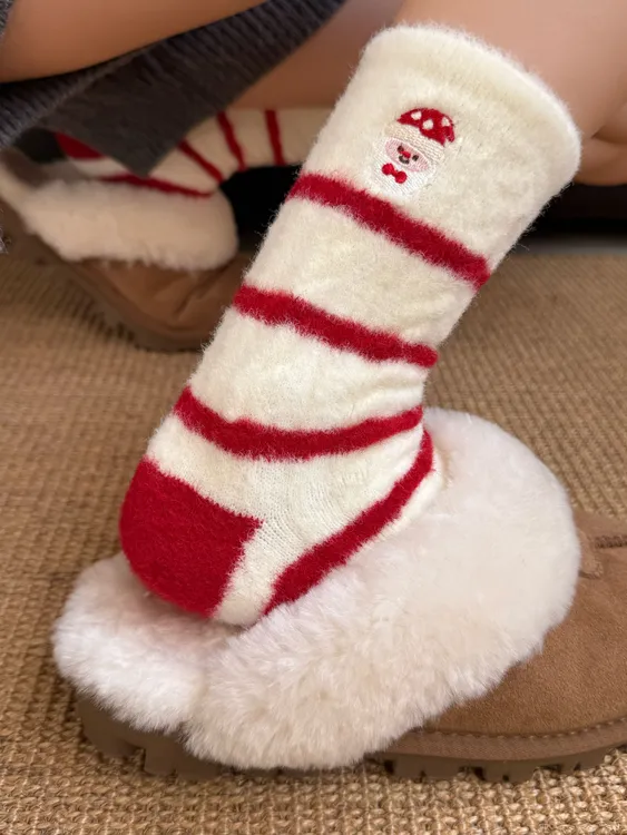 澳绒圣诞袜子女秋冬季加绒加厚保暖本命年红色毛绒马年新年中筒袜