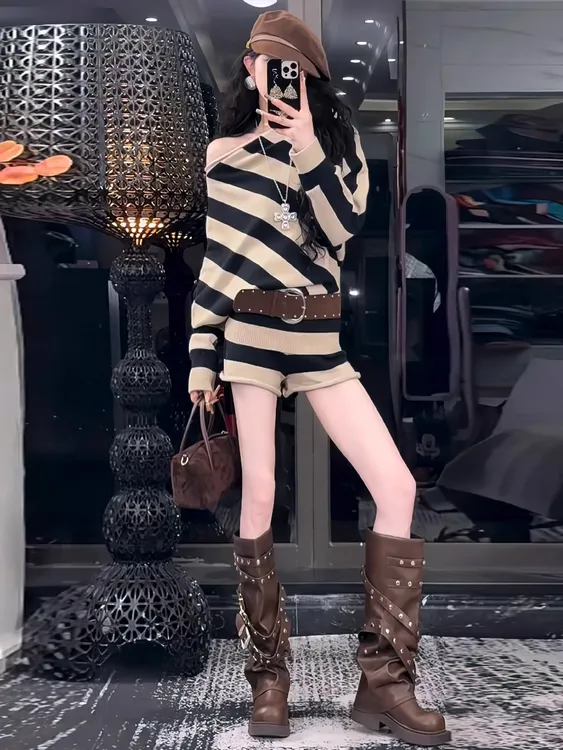 韩版慵懒风条纹一字肩针织上衣显瘦短裤女2025年秋季辣妹时尚套装