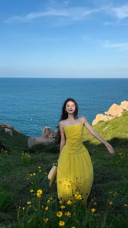 2025 夏季新款法式气质显白抹胸背心上衣高腰气质花苞半身裙套装