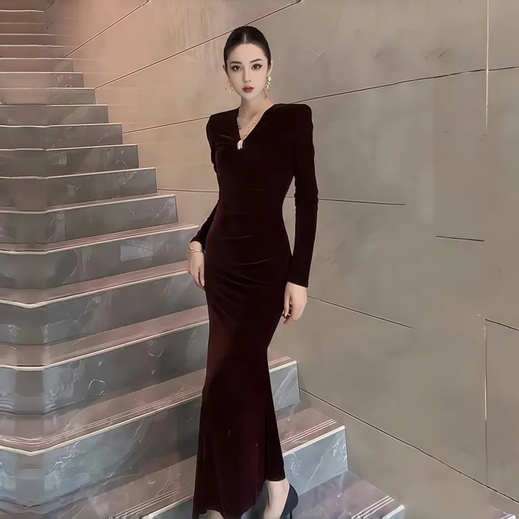 复赫本风丝绒连衣裙古轻纱复古连衣裙V领显瘦长袖长裙修身优雅