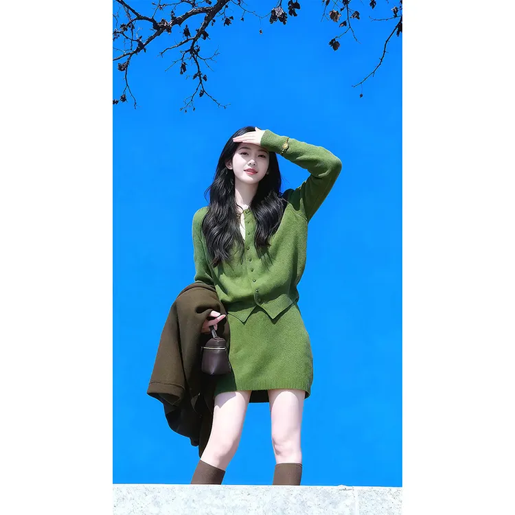 2025秋冬新款韩系温柔风圣诞穿搭红色毛衣百搭波点半身裙两件套装