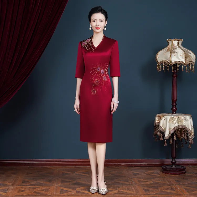 旗袍2024春季新款女红色高贵喜婆婆婚宴装妈妈连衣裙高端大气礼服