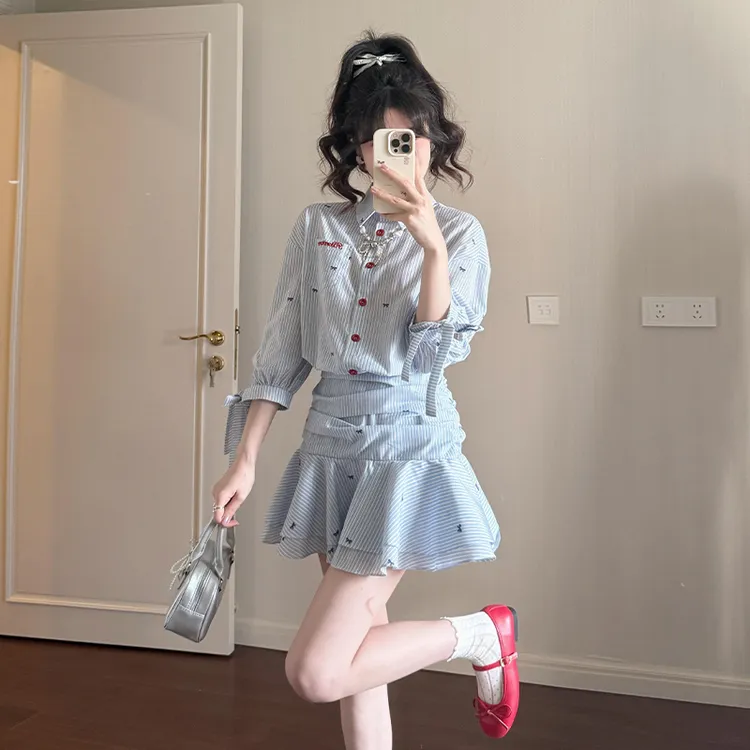 2025新款学院风miu系蓝色衬衫连衣裙子女春夏季气质收腰百褶短裙