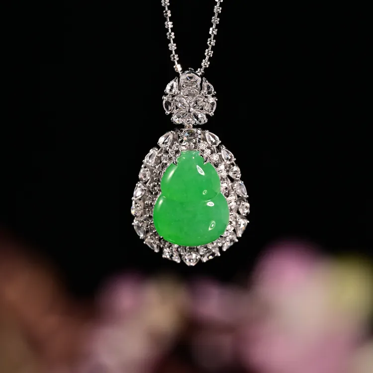 青橘珠宝  18K金钻镶嵌翡翠满绿葫芦吊坠饱满圆润厚庄大气高级感