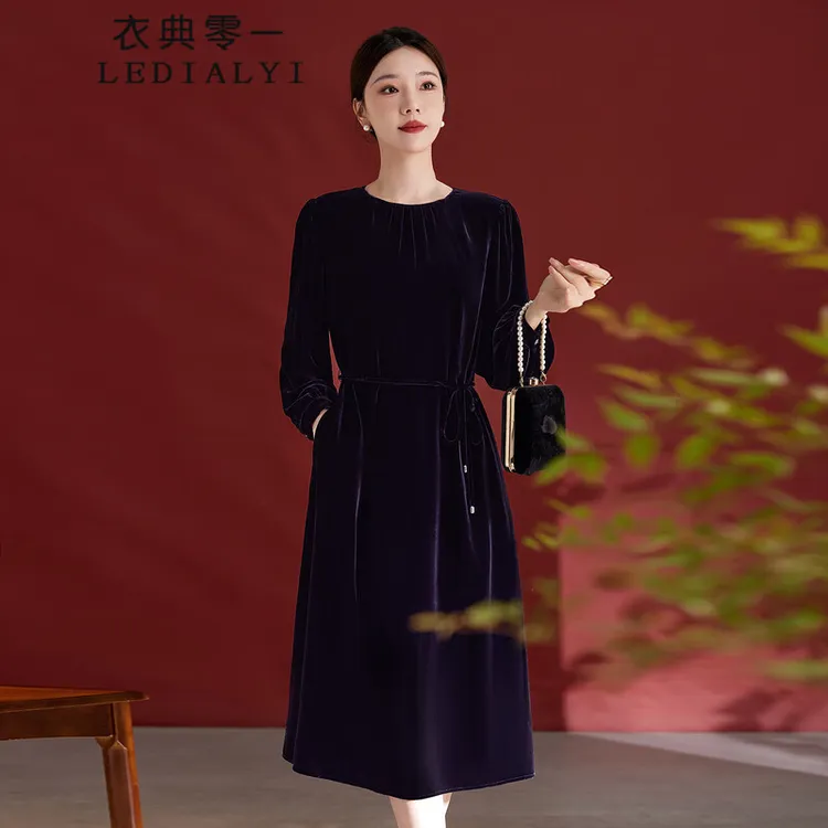 轻奢大牌真丝丝绒连衣裙女简约圆领气质显瘦长袖系带桑蚕丝裙子