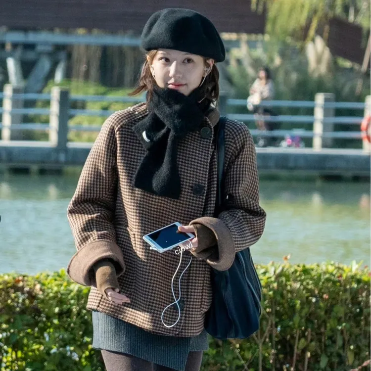 赵露思2025秋冬新款韩版宽松廓形毛呢外套女显瘦千鸟格复古大衣潮