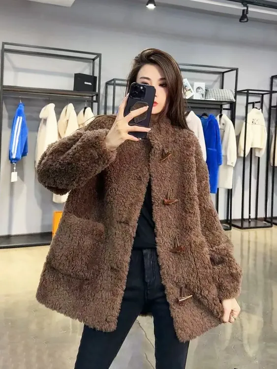 欧货秋冬季气质羊毛羊剪绒外套女颗粒绒皮毛一体大衣牛角扣大衣