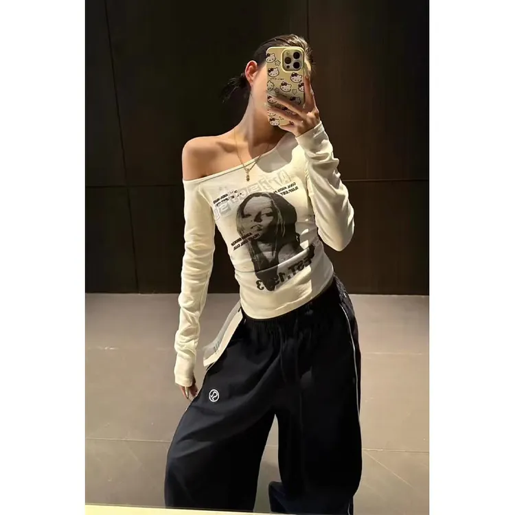 2025秋季时尚斜领露肩显瘦长袖T恤女设计感小众打底上衣