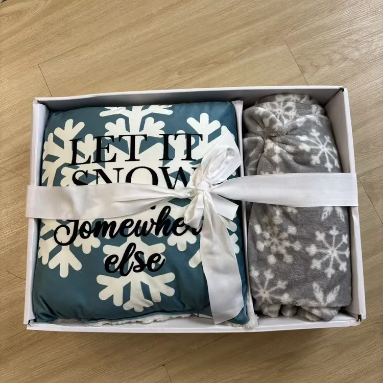 珊瑚绒毛毯抱枕盒装两件套6525（抱枕42X42/毛毯165x126）