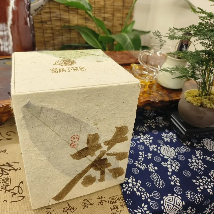 窗格子茶舍野韵蜜香古树生普（净重250g口粮茶），非遗傣纸古朴包装