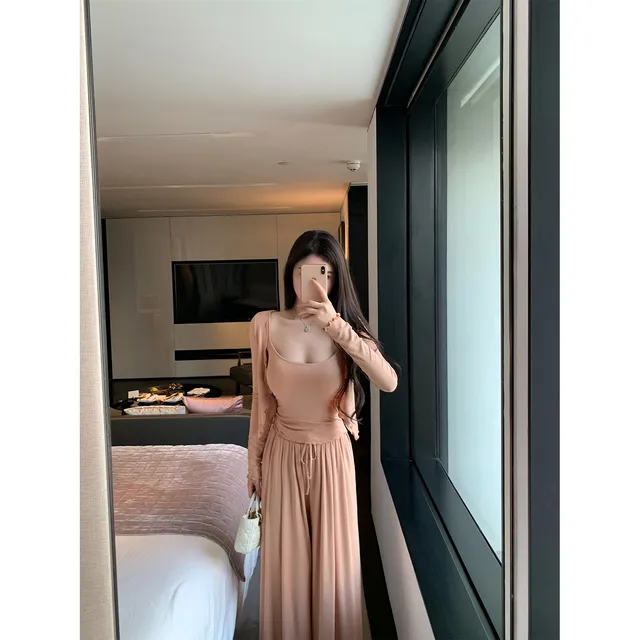THE SWAN司凰轻奢 姐姐私服 百搭舒适日常针织吊带开衫裤子三件套