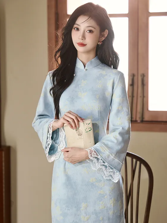 蓝色优雅新中式麂皮绒旗袍女2025秋新款倒大袖改良日常可穿连衣裙