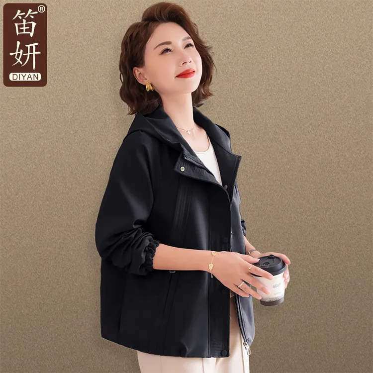 贵夫人妈妈品牌秋装外套2025新款中老年人风衣女春秋奶奶衣服大码