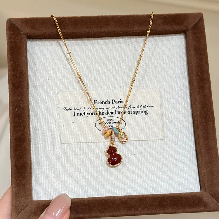 铜合金项链 红色福禄葫芦吊坠项链女秋冬长款毛衣链轻奢新年配饰