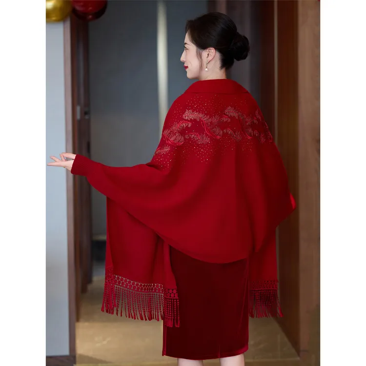 2025喜庆红色刺绣流苏披肩秋冬女中式韵味适妈妈配旗袍的绝美外搭